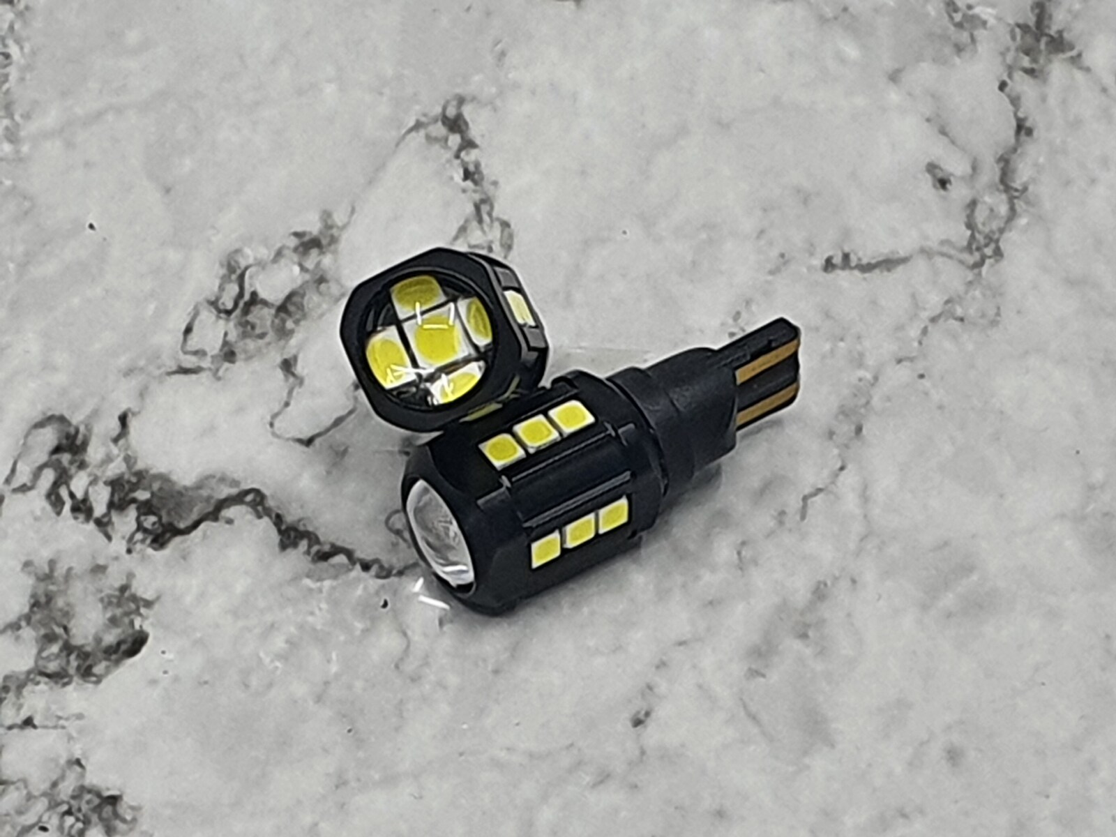 T15 LED - 17 smd chips, Canbus Globe (Black Edition)